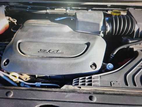 Used 2025 Chrysler Pacifica Limited image 16