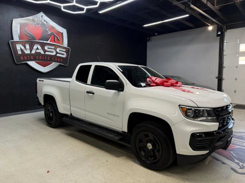 Used 2022 Chevrolet Colorado W/T w/ WT Convenience Package AWD/4WD image 9