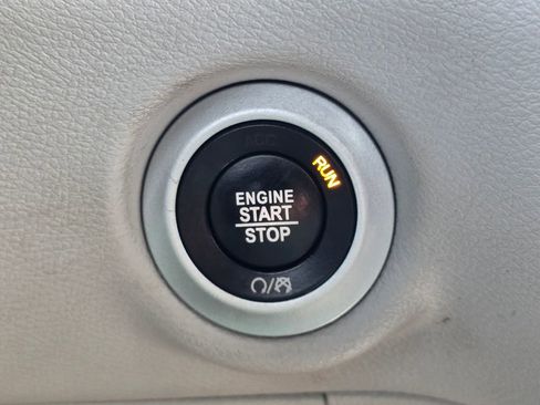 Used 2019 Chrysler Pacifica Touring Plus image 33