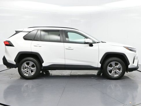 Used 2022 Toyota RAV4 XLE AWD/4WD image 8
