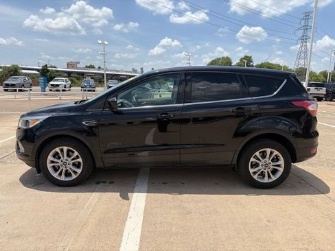 Used 2017 Ford Escape SE FWD image 3