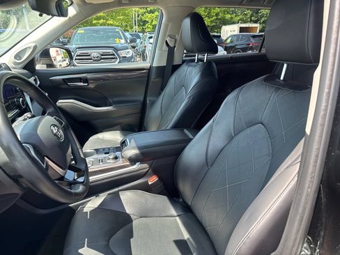 Used 2023 Toyota Highlander Platinum AWD/4WD image 16