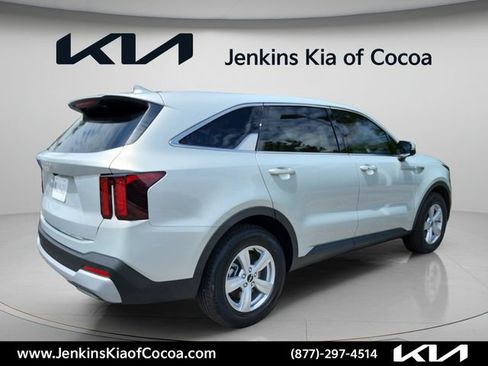 New 2026 Kia Sorento LX FWD image 4
