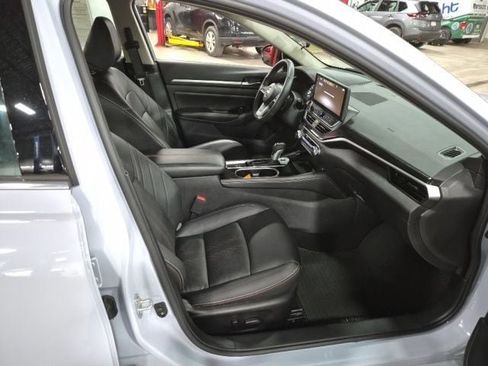 Used 2025 Nissan Altima 2.5 SR w/ SR Premium Package image 12