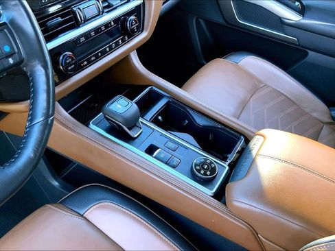 Used 2024 Nissan Pathfinder Platinum image 13