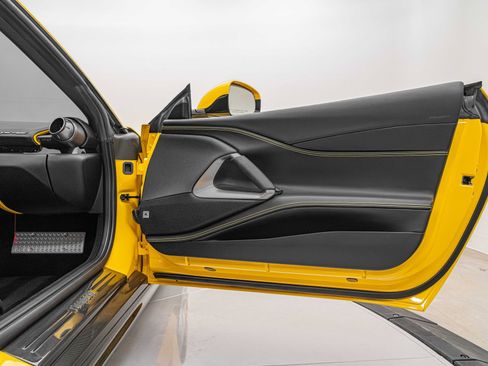 Certified 2019 Ferrari 812 Superfast image 18