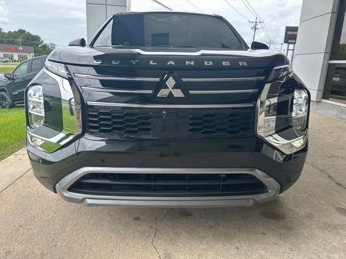 Used 2025 Mitsubishi Outlander SE FWD image 3