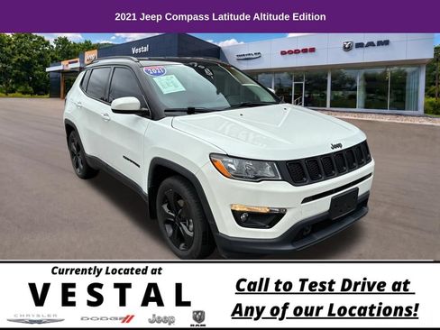 Used 2021 Jeep Compass Latitude FWD image 4