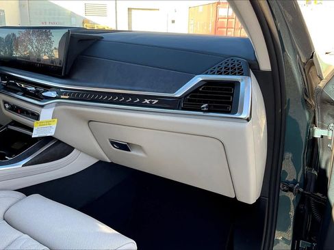 Used 2026 BMW X7 xDrive40i image 18