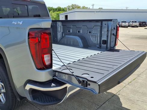 New 2026 GMC Sierra 1500 SLE w/ Preferred Package AWD/4WD image 25