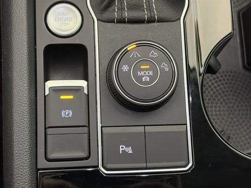 Used 2023 Volkswagen Atlas SEL R-Line image 28