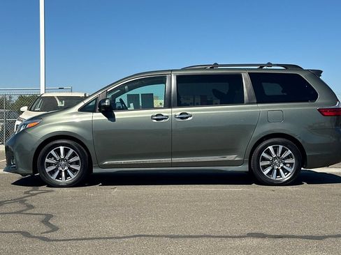 Certified 2020 Toyota Sienna Limited Premium FWD image 9