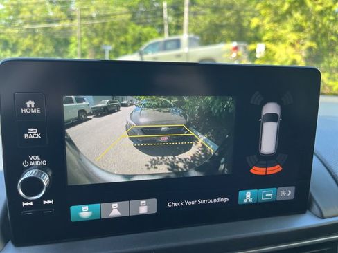 Used 2025 Honda Pilot Touring image 6