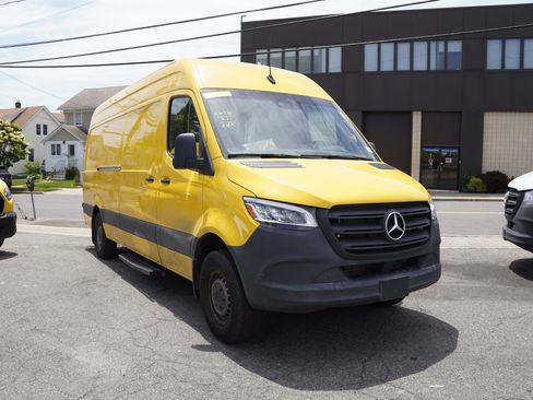 Used 2021 Mercedes-Benz Sprinter 2500 image 9