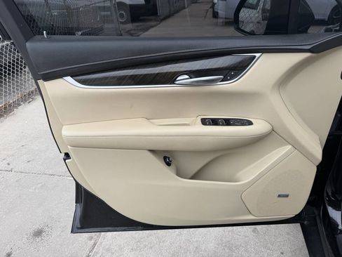 Used 2018 Cadillac XT5 AWD image 10