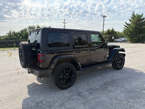 Used 2023 Jeep Wrangler Unlimited Sahara w/ Cold Weather Group AWD/4WD image 3
