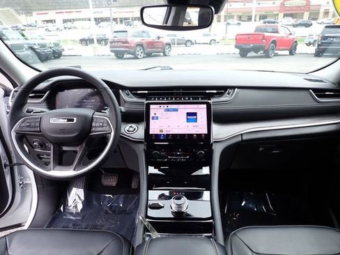 Certified 2023 Jeep Grand Cherokee Limited AWD/4WD image 16