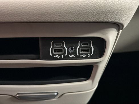 Used 2024 Chrysler Pacifica Touring-L FWD image 30