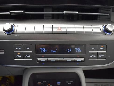 Used 2025 Hyundai Kona SEL FWD image 33