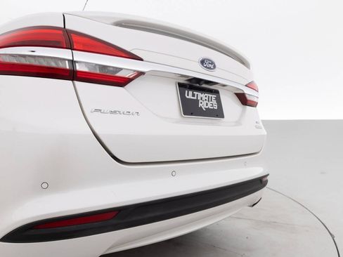 Used 2018 Ford Fusion SE w/ Equipment Group 201A FWD image 16