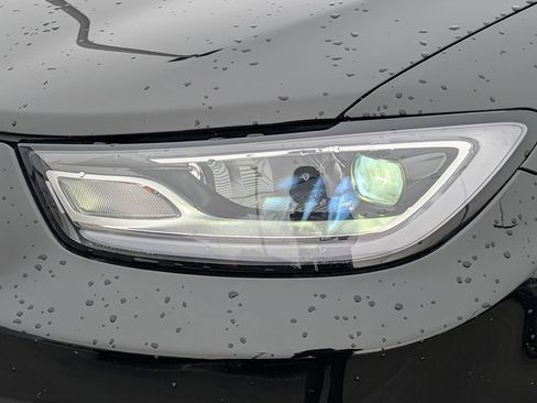 Used 2024 Chrysler Pacifica Touring-L AWD/4WD image 16