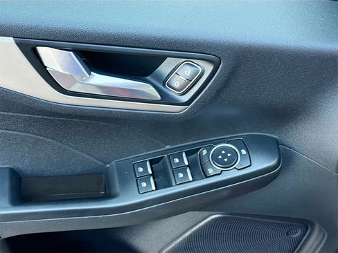 Used 2022 Ford Escape SEL image 18