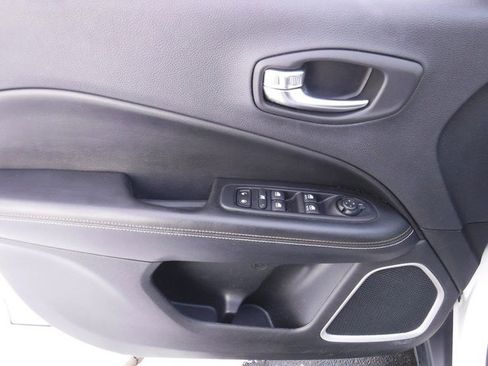 Used 2019 Jeep Compass Latitude w/ Cold Weather Group image 11