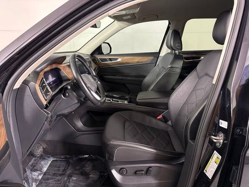 Used 2024 Volkswagen Atlas SE FWD image 16