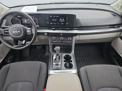 Used 2022 Kia Carnival LX FWD image 12
