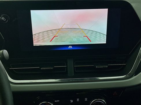 Used 2025 Chevrolet Trax LT w/ LT Convenience Package image 22