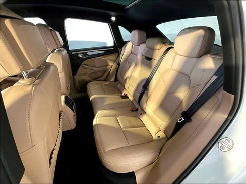 Certified 2024 Porsche Macan AWD/4WD image 24