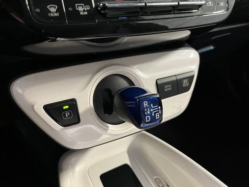 Used 2016 Toyota Prius Three Touring FWD image 25