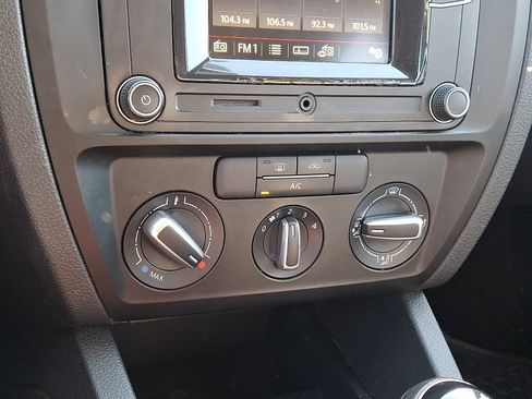 Used 2017 Volkswagen Jetta S image 15