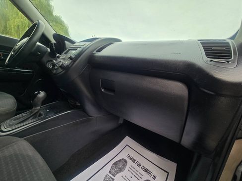 Used 2013 Kia Soul FWD image 25