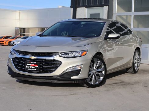 Used 2016 Chevrolet Malibu Premier w/ Driver Confidence Package II image 3