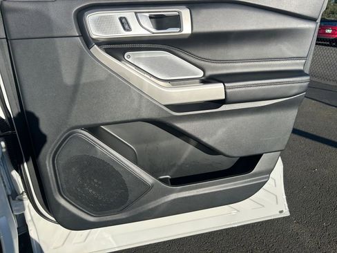 Used 2022 Ford Explorer Limited w/ Limited Technology Package image 25