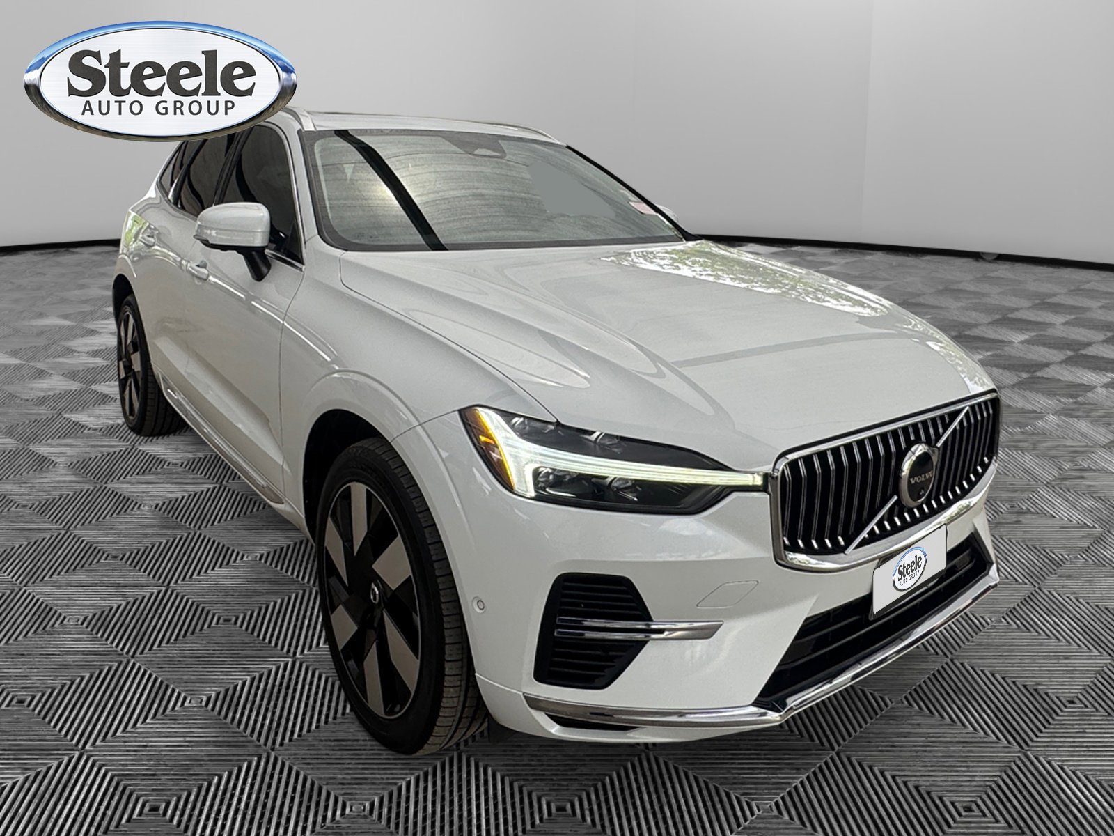 Used 2023 Volvo XC60 T8 Plus AWD/4WD image 7