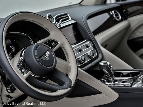 Used 2022 Bentley Bentayga image 33