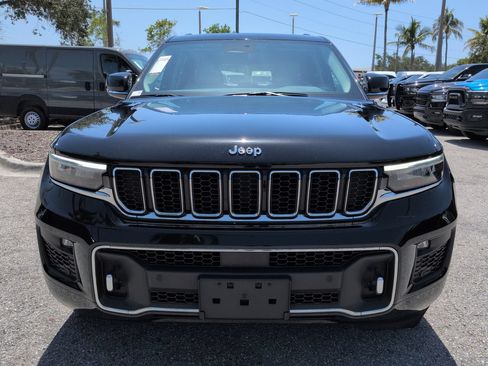 Used 2023 Jeep Grand Cherokee Overland w/ Luxury Tech Group IV AWD/4WD image 3