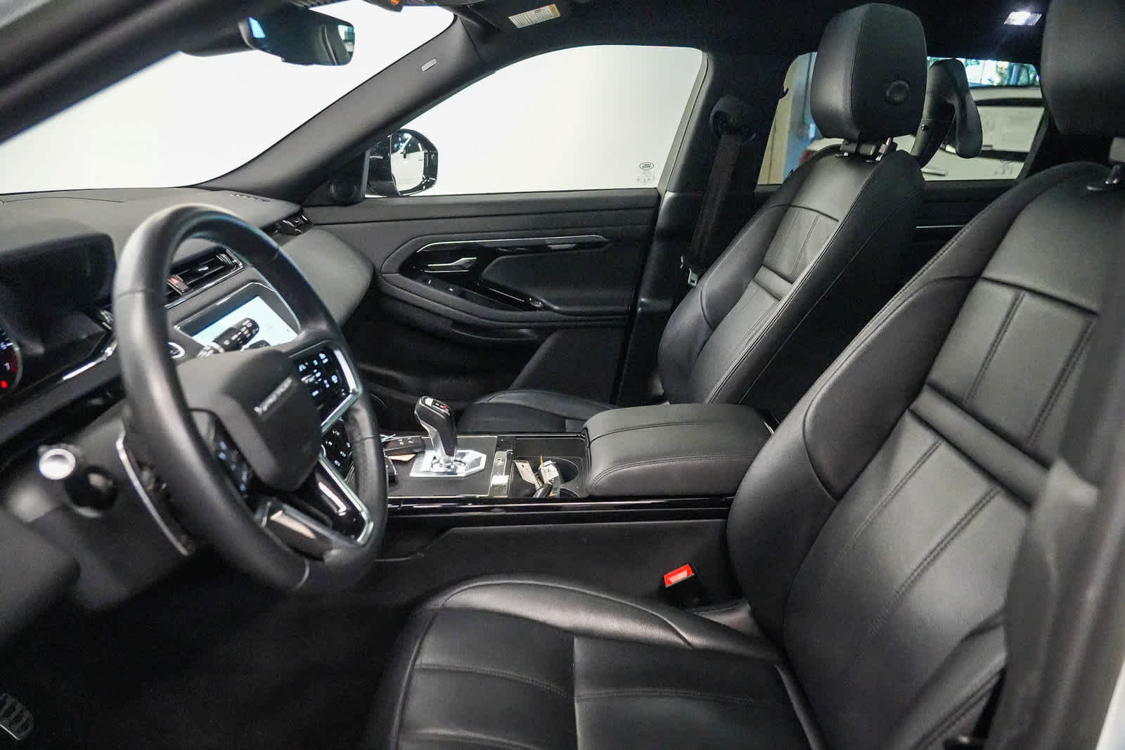 Used 2023 Land Rover Range Rover Evoque R-Dynamic S AWD/4WD image 17