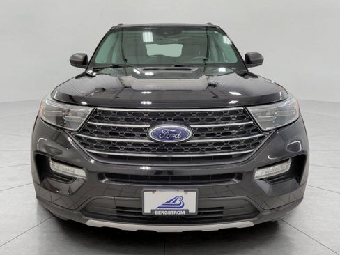 Used 2023 Ford Explorer XLT w/ Equipment Group 202A image 13