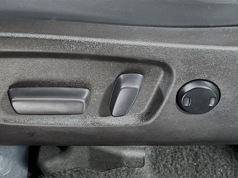 Used 2019 Toyota Highlander Limited image 16