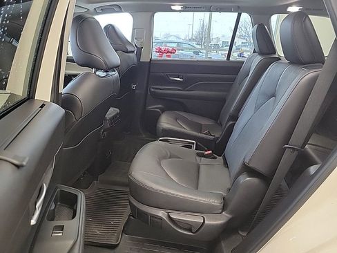 Used 2024 Toyota Grand Highlander Platinum image 12