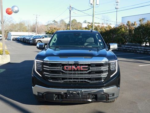 Used 2025 GMC Sierra 1500 SLT image 2