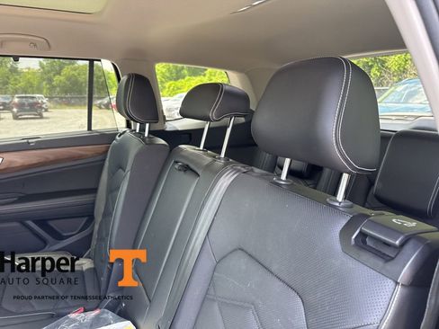 Used 2024 Volkswagen Atlas SE w/ Panoramic Sunroof Package AWD/4WD image 9