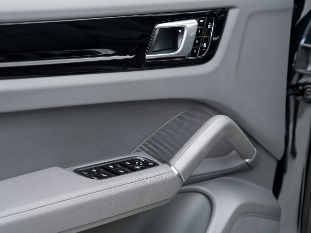 Certified 2020 Porsche Cayenne AWD/4WD image 8