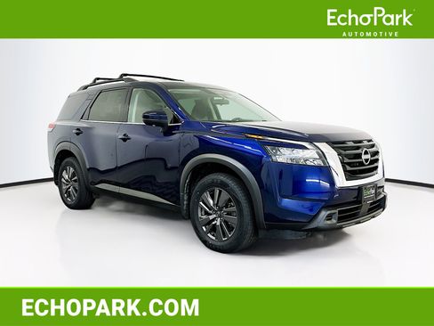Used 2023 Nissan Pathfinder SV image 1