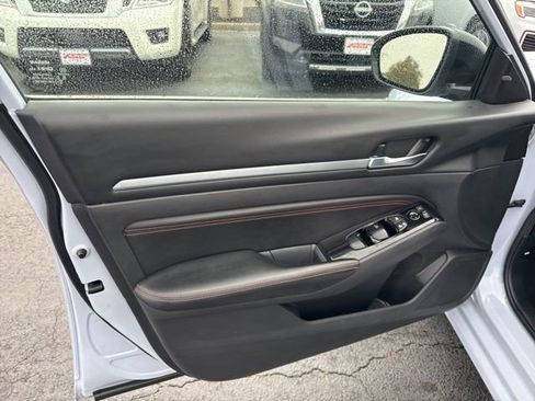 Used 2023 Nissan Altima 2.5 SR image 11