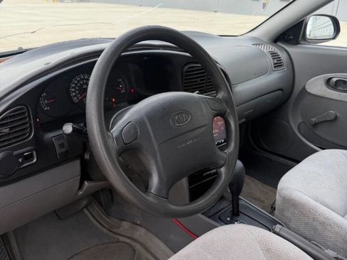 Used 2003 Kia Spectra Sedan image 8