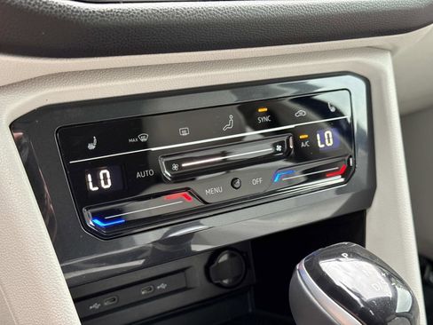 Used 2023 Volkswagen Tiguan SE image 5